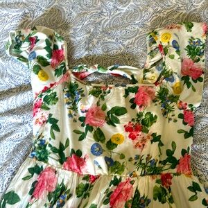 Old Navy floral dress. Never worn. My daughter liked it in store never wore 🙄